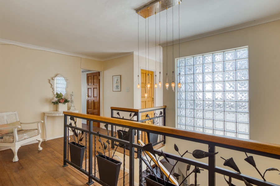 To Let 6 Bedroom Property for Rent in Greenways Golf Estate Western Cape